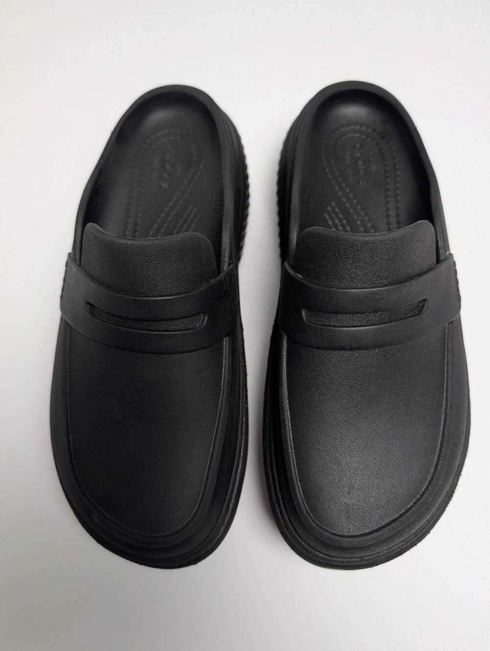 Crocs Unisex Stomp loafers in black Women's Size 7 Clogs Platforms